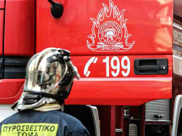 Πυρκαγιά στο Παλαιό Φάληρο: Χωρίς αισθήσεις εντοπίστηκε ηλικιωμένη