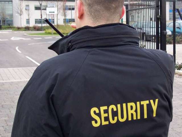 Εταιρεία security για τη φύλαξη των παραλιών από αθίγγανους ετοιμάζει ο Δήμος Βάρης Βούλας Βουλιαγμένης