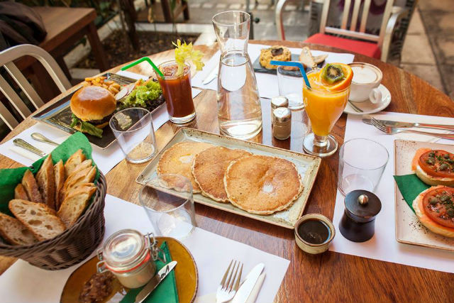 Η τελευταία Κυριακή του χρόνου επιβάλει brunch στο Mama Roux South