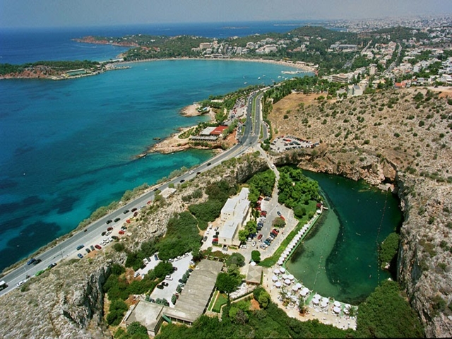 O θρύλος πίσω από τη Λίμνη της Βουλιαγμένης