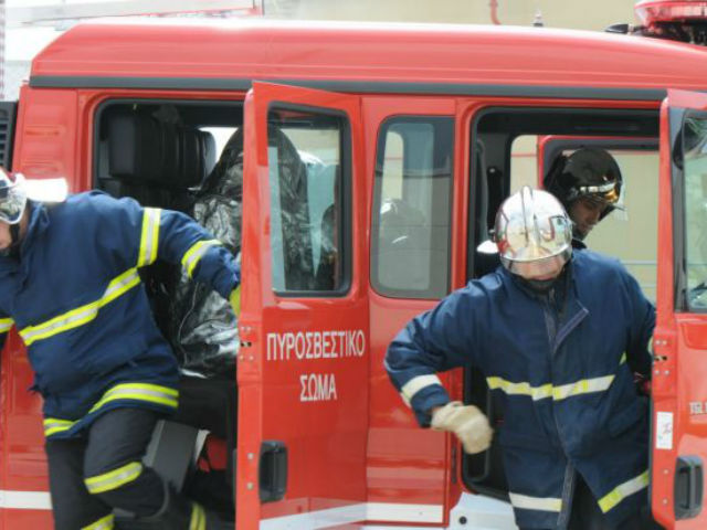 Στις φλόγες τυλίχτηκαν δύο σπίτια σε Ν. Σμύρνη και Αργυρούπολη