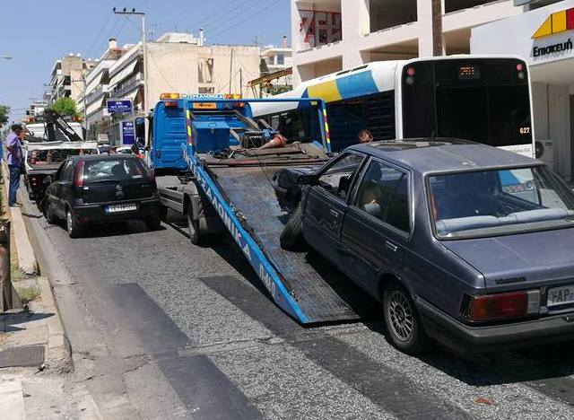 Τροχαίο με τρία αυτοκίνητα στην Αργυρούπολη