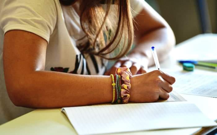 «Έφηβοι υπό πίεση» στο Ανοικτό Πανεπιστήμιο Γλυφάδας: Μια επιστημονική διάλεξη για γονείς μαθητών Λυκείου