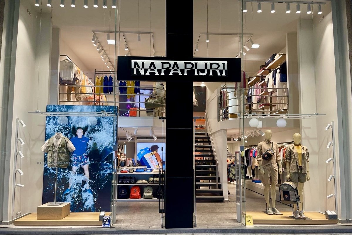 Napapijri: To κορυφαίο outdoor fashion brand στο κέντρο της Γλυφάδας