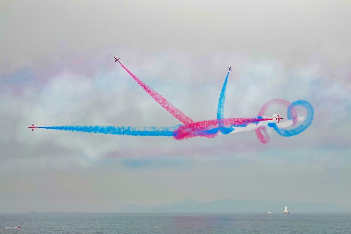 Red Arrows: Εικόνες από την αεροπορική επίδειξη στον Φλοίσβο