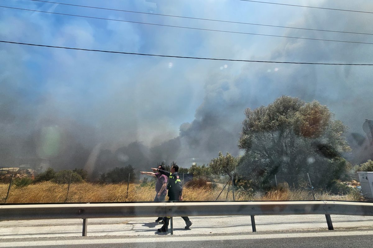 Πυρκαγιά Βάρης – Κορωπίου: Κλειστή η έξοδος της Αττικής Οδού προς Κορωπί – Βάρη – Αγία Μαρίνα