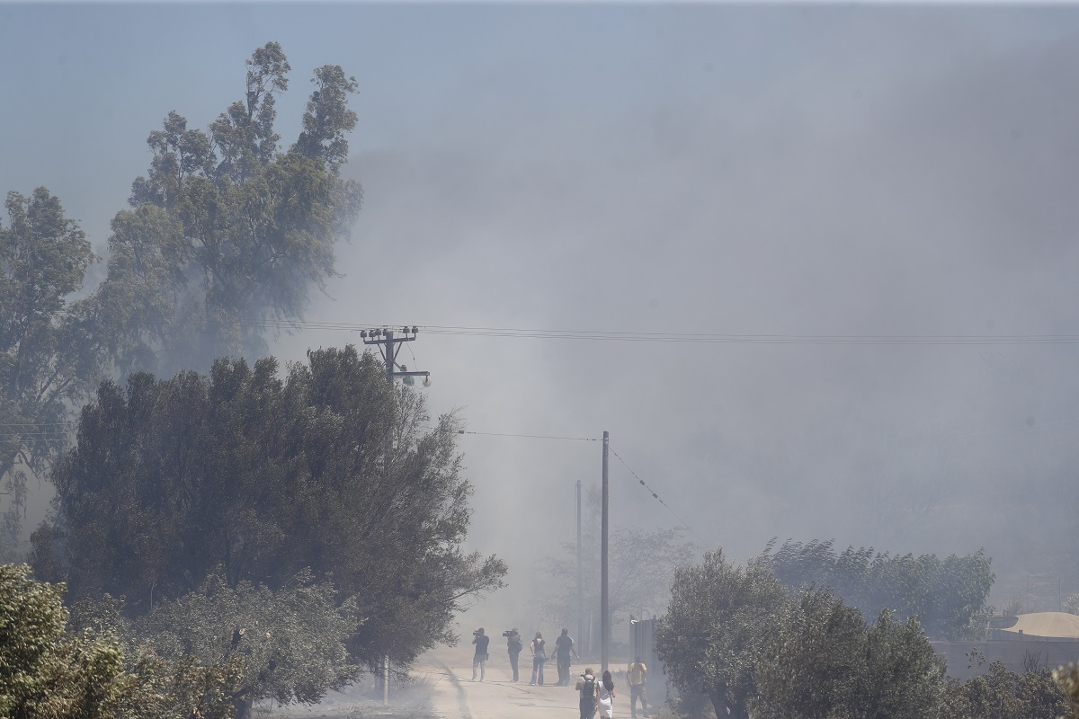 Πυρκαγιά στη Βάρης – Κορωπίου: Εκκενώθηκαν τρία ιδιωτικά εκπαιδευτήρια