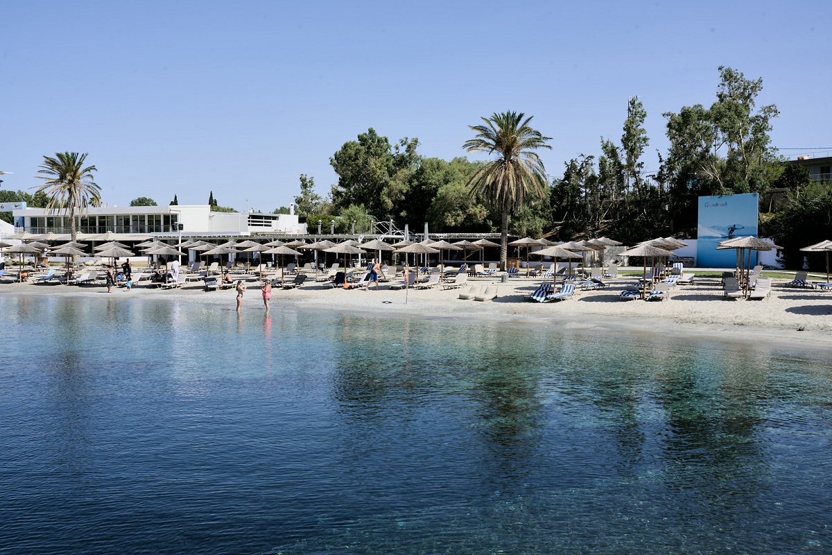 Grand Beach: Ιδιωτικότητα και χαλάρωση δίπλα στο κύμα