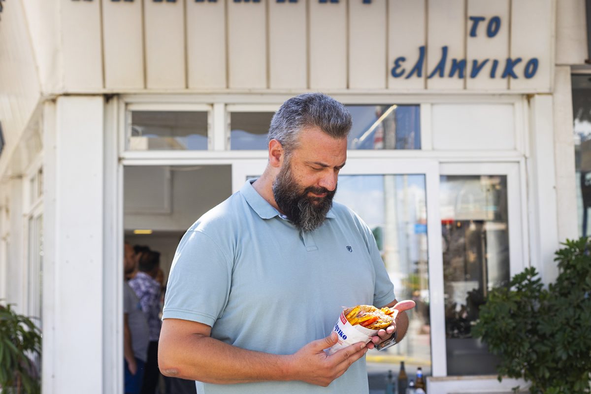 Γιώργος Θεοδωρόπουλος: Ο Greek Master Chef που έχει αποστολή να βρει σουβλάκι καλύτερο από του Ελληνικού