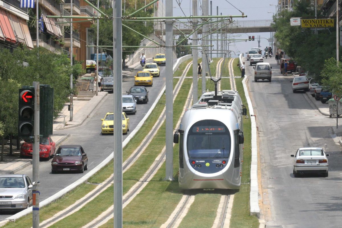 Νέα Σμύρνη: Τραμ παρέσυρε 15χρονο με πατίνι