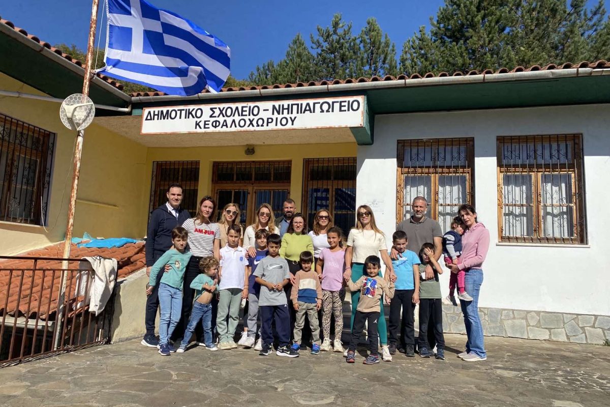 Μαθητές από τα Εκπαιδευτήρια Γείτονα ταξίδεψαν σε ακριτικά χωριά της Ηπείρου για την 28η Οκτωβρίου και για καλό σκοπό